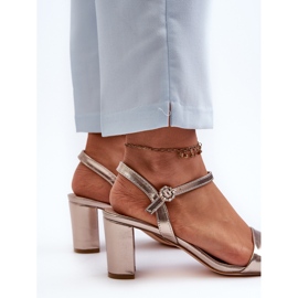 Sandalias de tacón alto Glindra color champán dorado 5
