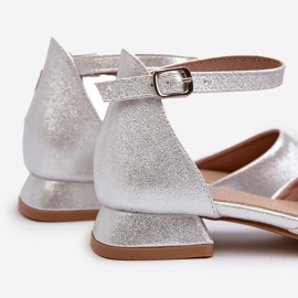 Sandalias Niña Nelly Plata Tacón Bajo Brillante 2