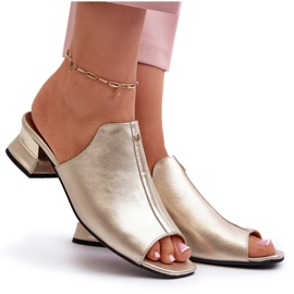 Elegantes Chanclas de Mujer Fabricadas en Piel Natural con Tacón Bajo Maciejka 06360-25 Dorado 9