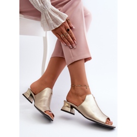 Elegantes Chanclas de Mujer Fabricadas en Piel Natural con Tacón Bajo Maciejka 06360-25 Dorado 7