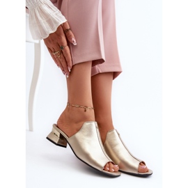 Elegantes Chanclas de Mujer Fabricadas en Piel Natural con Tacón Bajo Maciejka 06360-25 Dorado 8
