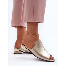 Elegantes Chanclas de Mujer Fabricadas en Piel Natural con Tacón Bajo Maciejka 06360-25 Dorado 5