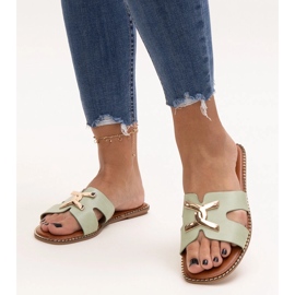 Chanclas verdes con hebilla Razanna 1