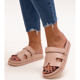 Chanclas con velcro en beige de Kassis 1
