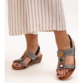 Sandalias brillantes de cuña baja de Azeeza negro 1