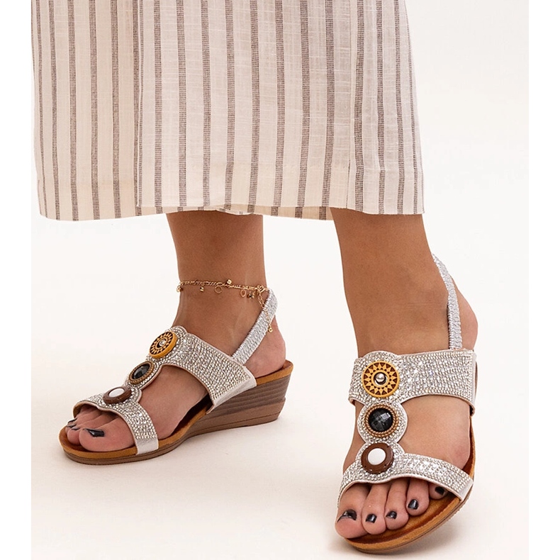 Sandalias brillantes de cuña baja de Azeeza plata 1