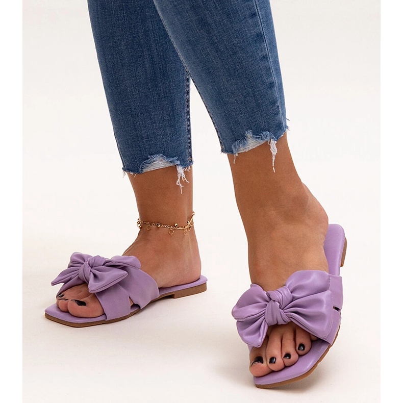 Chanclas moradas con lazo decorativo de Uwansa violeta 1