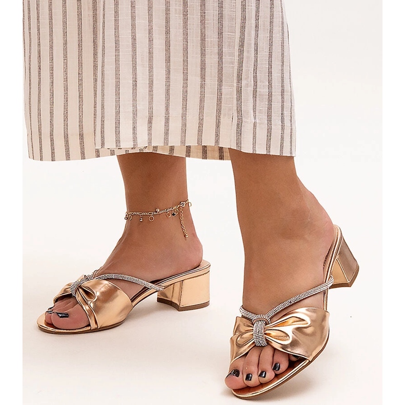 Mules de tacón decorado con circonitas Anbrani dorado 1