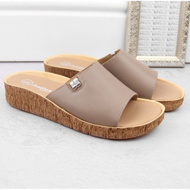 Zapatillas capuchino mujer cómodas de piel Helios 130.42 beige 2