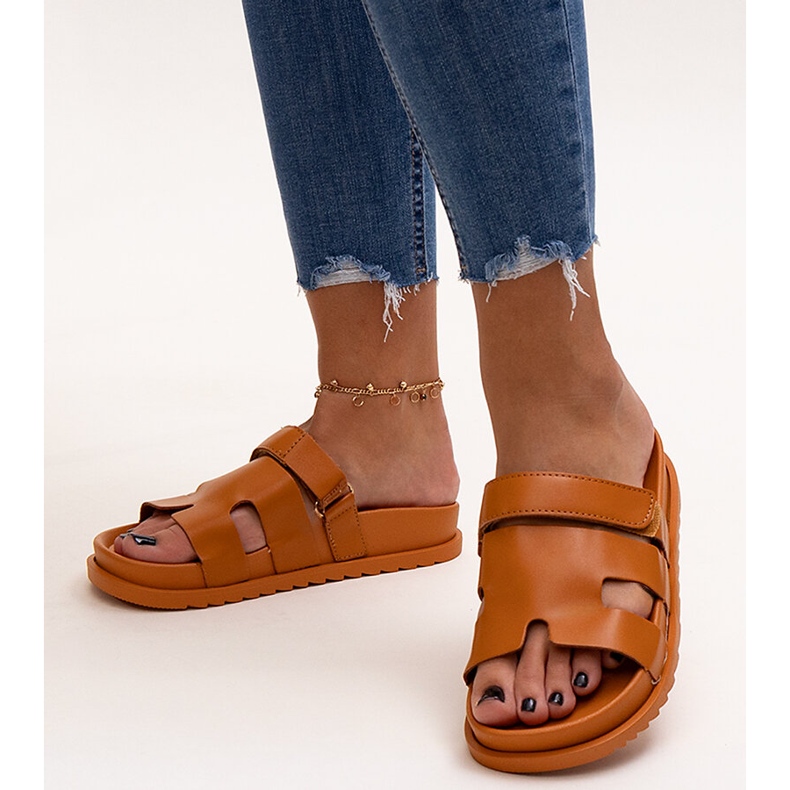 Chanclas con velcro marrones de Kassis marrón 1