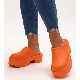 Chanclas naranjas con suela Huss masiva. 1