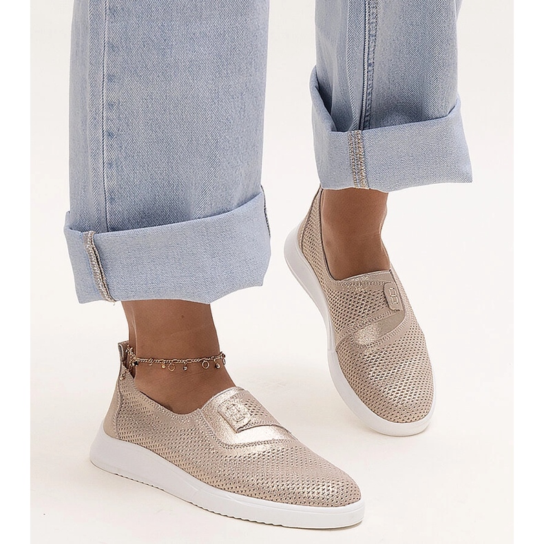 Zapatillas Ethels de piel perforada en color dorado 1 Zapatillas Ethels de piel perforada en color dorado 1