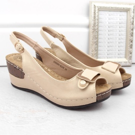Sandalias cuña mujer cómodas beige eVento 6230 2