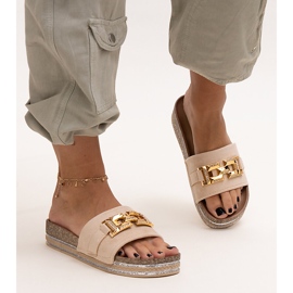Chanclas beige con hebilla brillante by Niamh 2