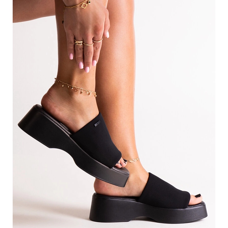 Chanclas negras en la plataforma Big Star NN274021 negro 1