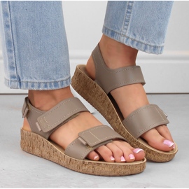 Sandalias capuchino mujer cómodas piel velcro Helios 136.42.020 beige 6