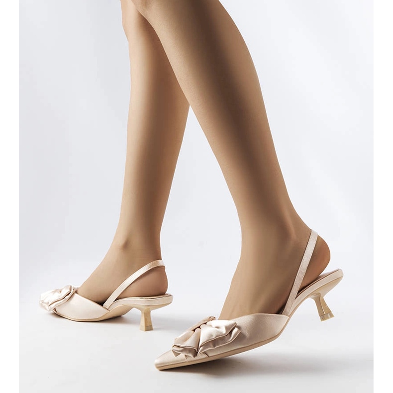 Tacones beige con lazo Burlington. 1 Tacones beige con lazo Burlington. 1