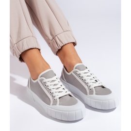 Zapatillas cómodas de mujer en color gris. 3