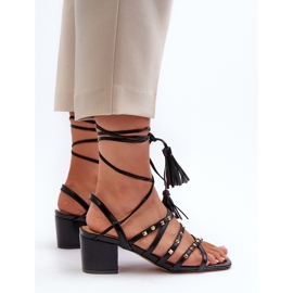 Sandalias de tacón bajo atadas decoradas con tachuelas Chrisele negras negro 6