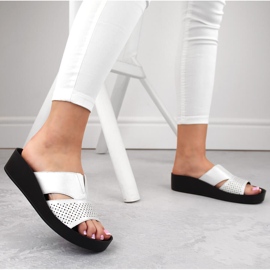 Chanclas de mujer plateadas con goma elástica, plata brillo, Sabatina 2318-4 5