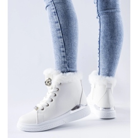 Zapatillas blancas con pelo de Fiemme. blanco 2