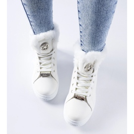 Zapatillas blancas con pelo de Fiemme. blanco 3