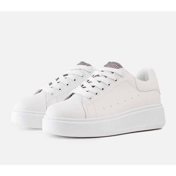 Zapatillas blancas con llamativo adorno Asmait. blanco 2