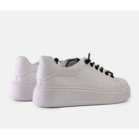 Zapatillas blancas con llamativo adorno Asmait. blanco 1