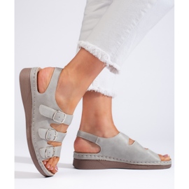 Sandalias grises cómodas con cuña baja. 3