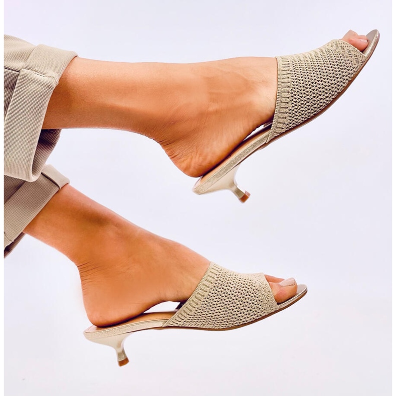 Chanclas Bertini Gold pato calado dorado 1