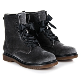 Vices New Collection Trabajadores con un arco gris 4