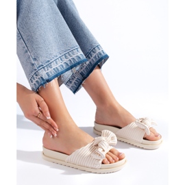 Babuchas beige con lazo 1