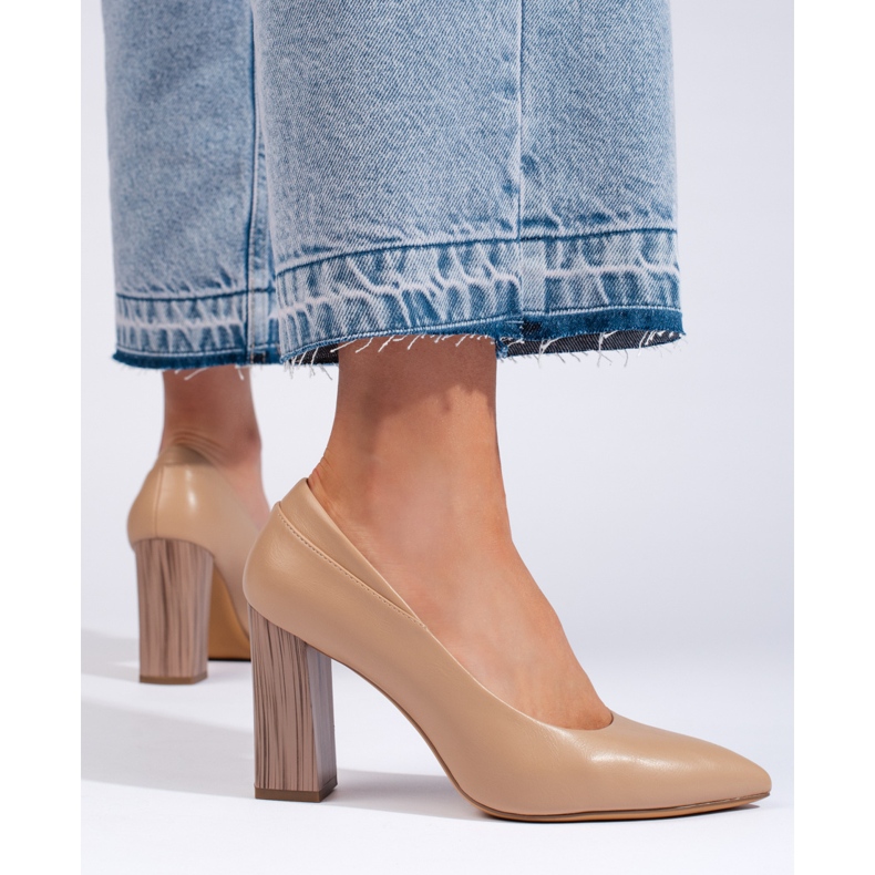 Zapatos de salón de mujer beige de Sergio Leone con tacón decorativo. 1