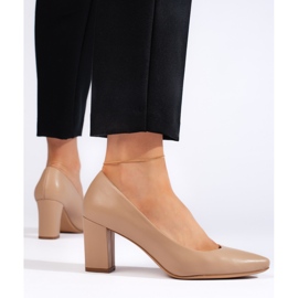 Cómodos zapatos de salón beige de Sergio Leone 2