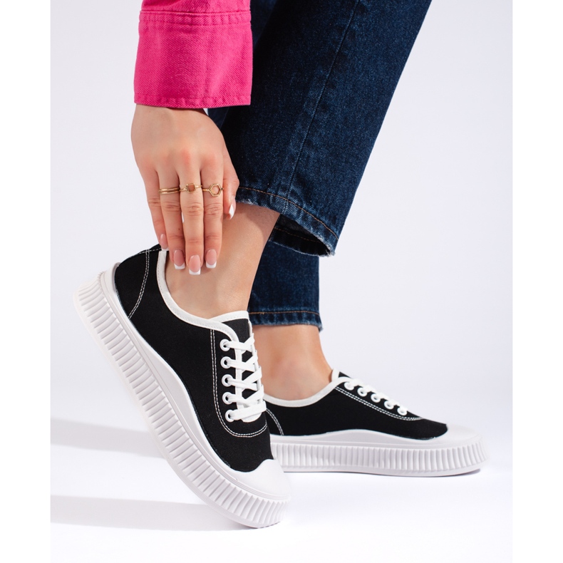 Zapatillas negras de mujer. negro 1