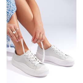 Deportivas de mujer grises fabricadas en piel ecológica. 3