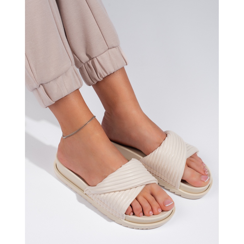 Chanclas planas de mujer beige claro 1