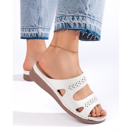 Chanclas cómodas de mujer blancas. blanco 1