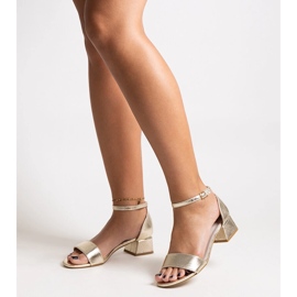 Sandalias doradas con plantilla de piel de Hessa dorado 1