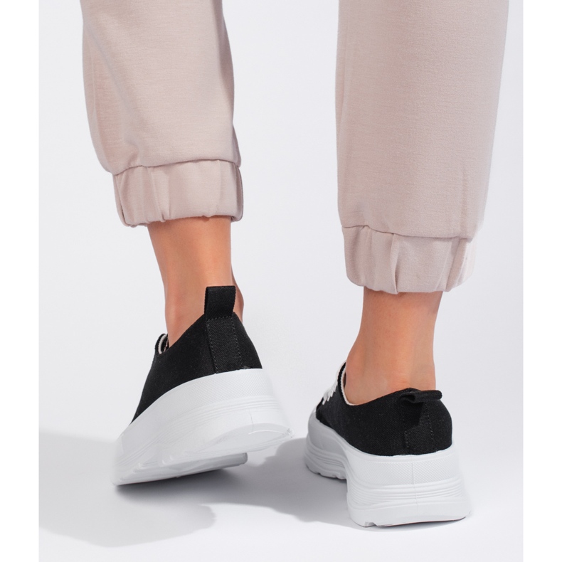 Zapatillas clásicas de mujer negras. negro 1