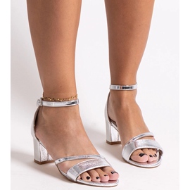 Sandalias plateadas de tacón con plantilla de piel de Tida plata 1