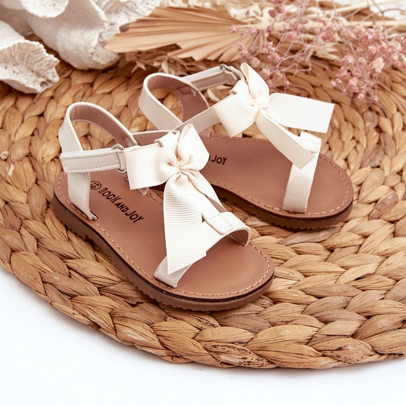Sandalias infantil charol con lazo de velcro beige claro Joratia 2