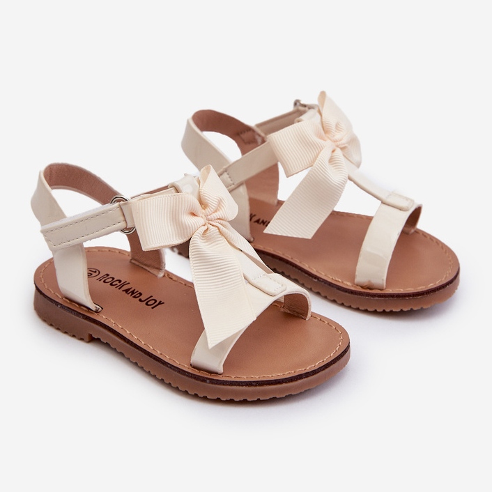 Sandalias infantil charol con lazo de velcro beige claro Joratia 1