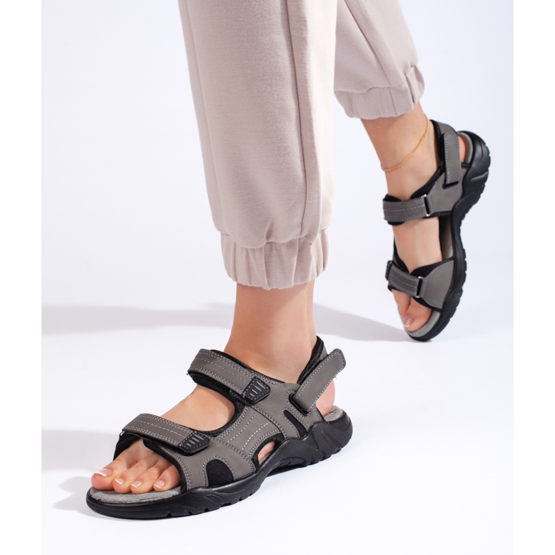Sandalias deportivas de mujer gris. 2 Sandalias deportivas de mujer gris. 2