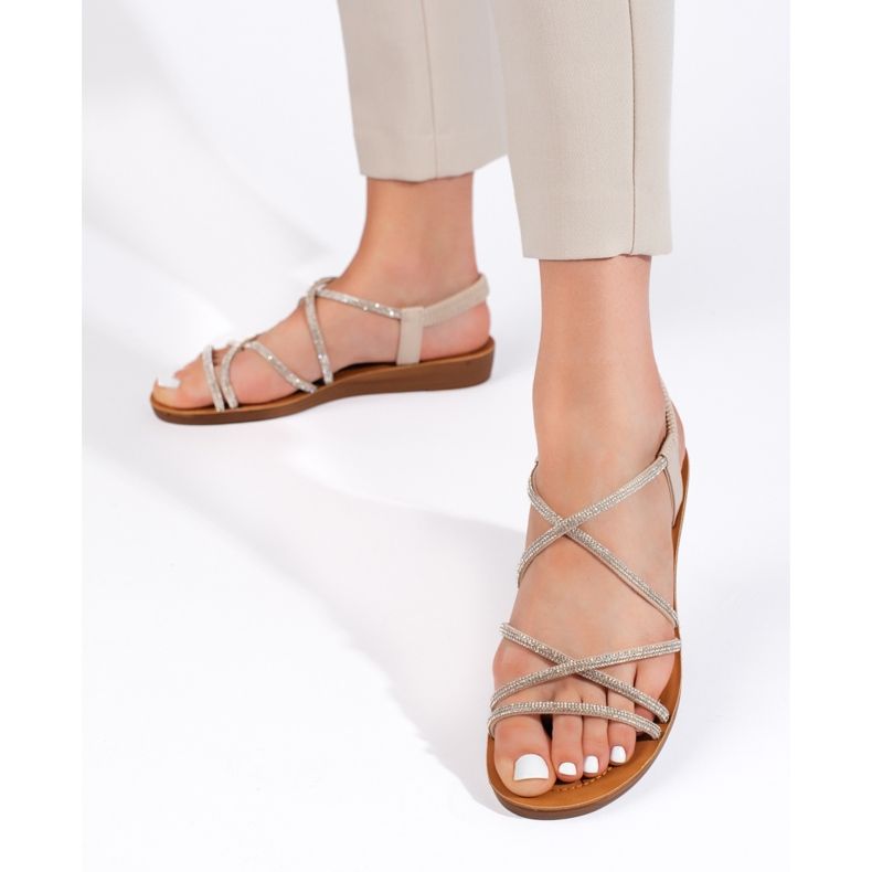 Sandalias slip-on beige con pedrería 1