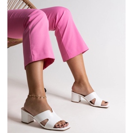 Chanclas de tacón blancas con el talón abierto, piel ecológica Anatolia blanco 3