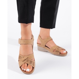 Sandalias cuña mujer camel con velcro marrón 3