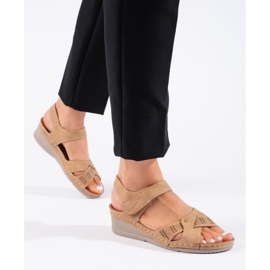 Sandalias cuña mujer camel con velcro marrón 4
