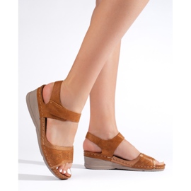 Sandalias mujer camel con velcro marrón 3