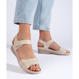 Sandalias mujer beige con velcro 4